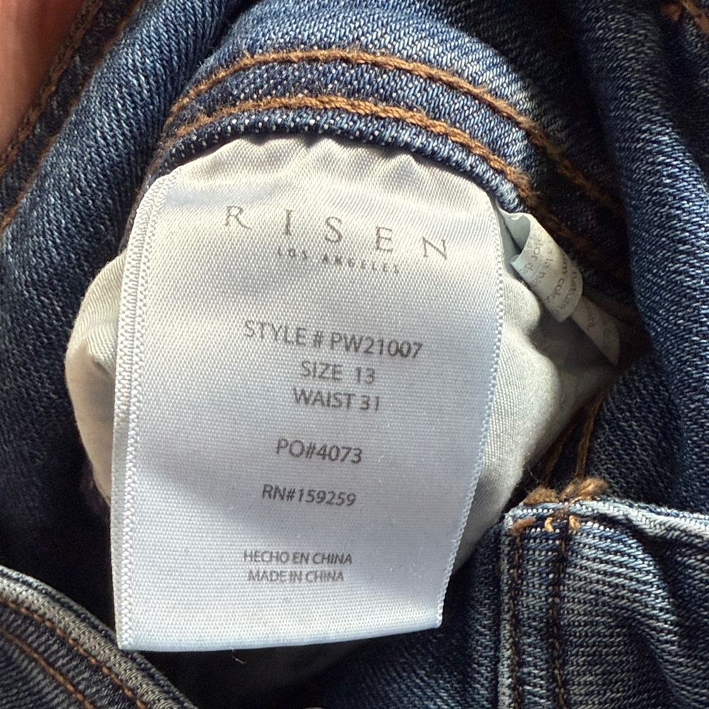 Risen High-Rise Wide Leg Women’s Jeans with Belt.  Size 13, Waist 31, Inseam 32 - Picture 3 of 6